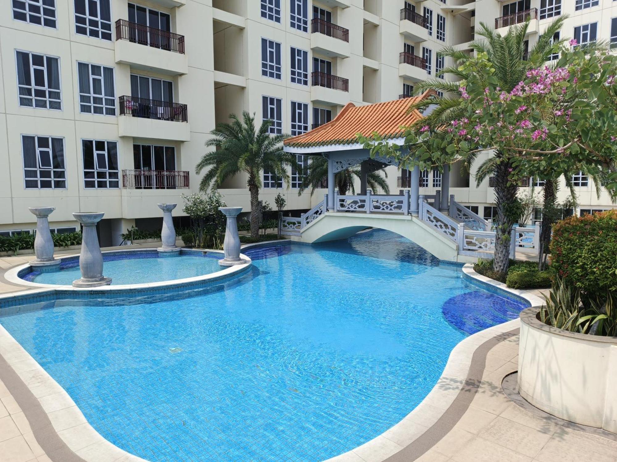 2Br Lucky Tower Residence Jakarta Old Town Top Floor Condo Exterior photo